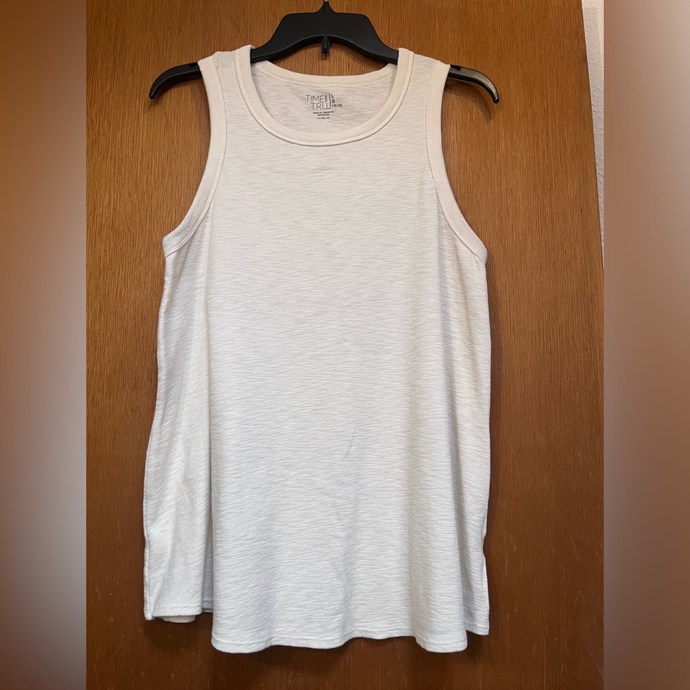 Women’s Tank Bundle size large
